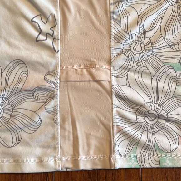 Lululemon Workout Top - Picture 4 of 5